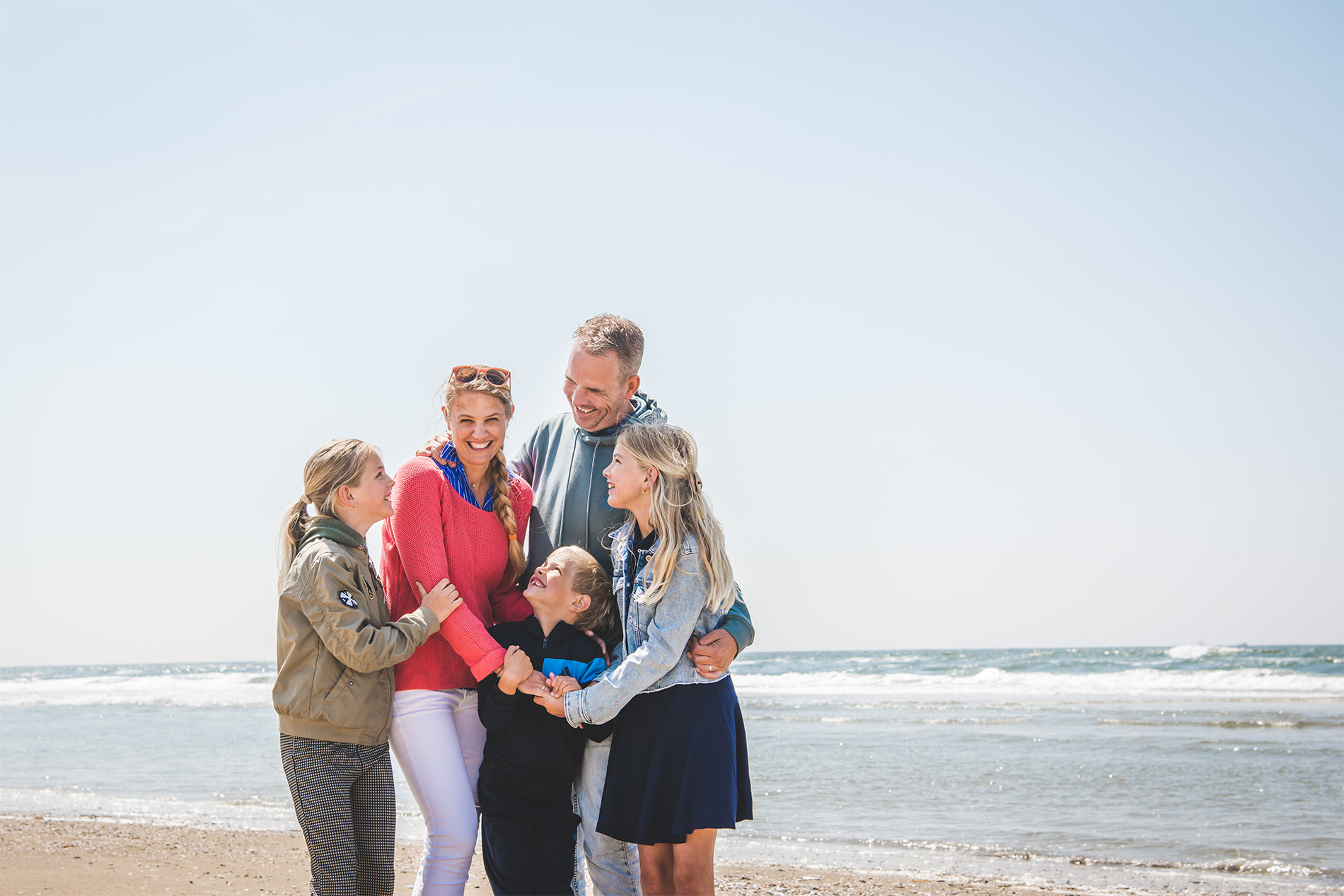 Petra_with_family_on_the_dutch_beach.jpg